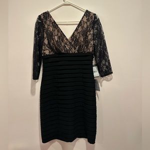 Adrianna Papell - Long Sleeve Lace Band Dress